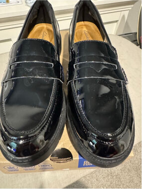 Women's Clarks Black Patent Westlynn Ayla Loafers Size 11